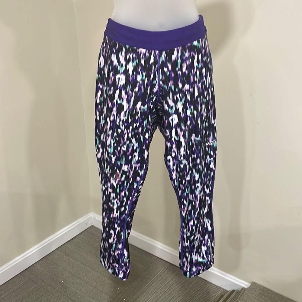 NWOT Nike Dri Fit Workout Capri Pants.  Size M medium 8/10